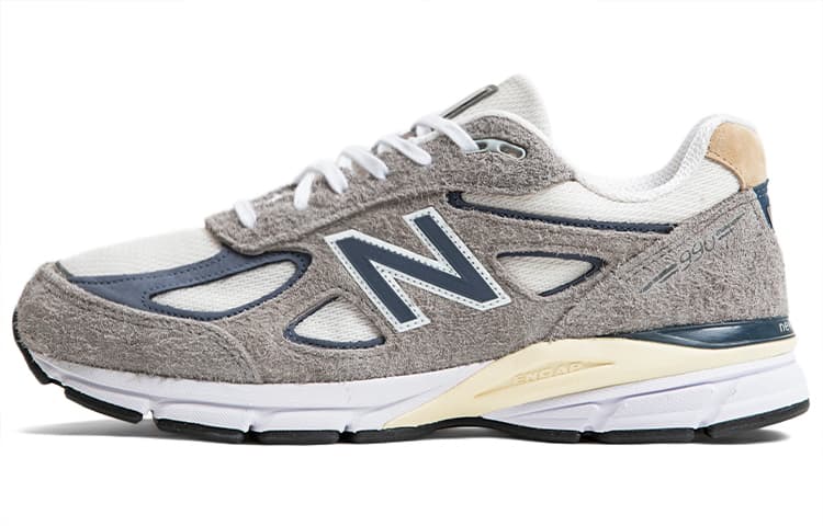 New Balance 990 V4