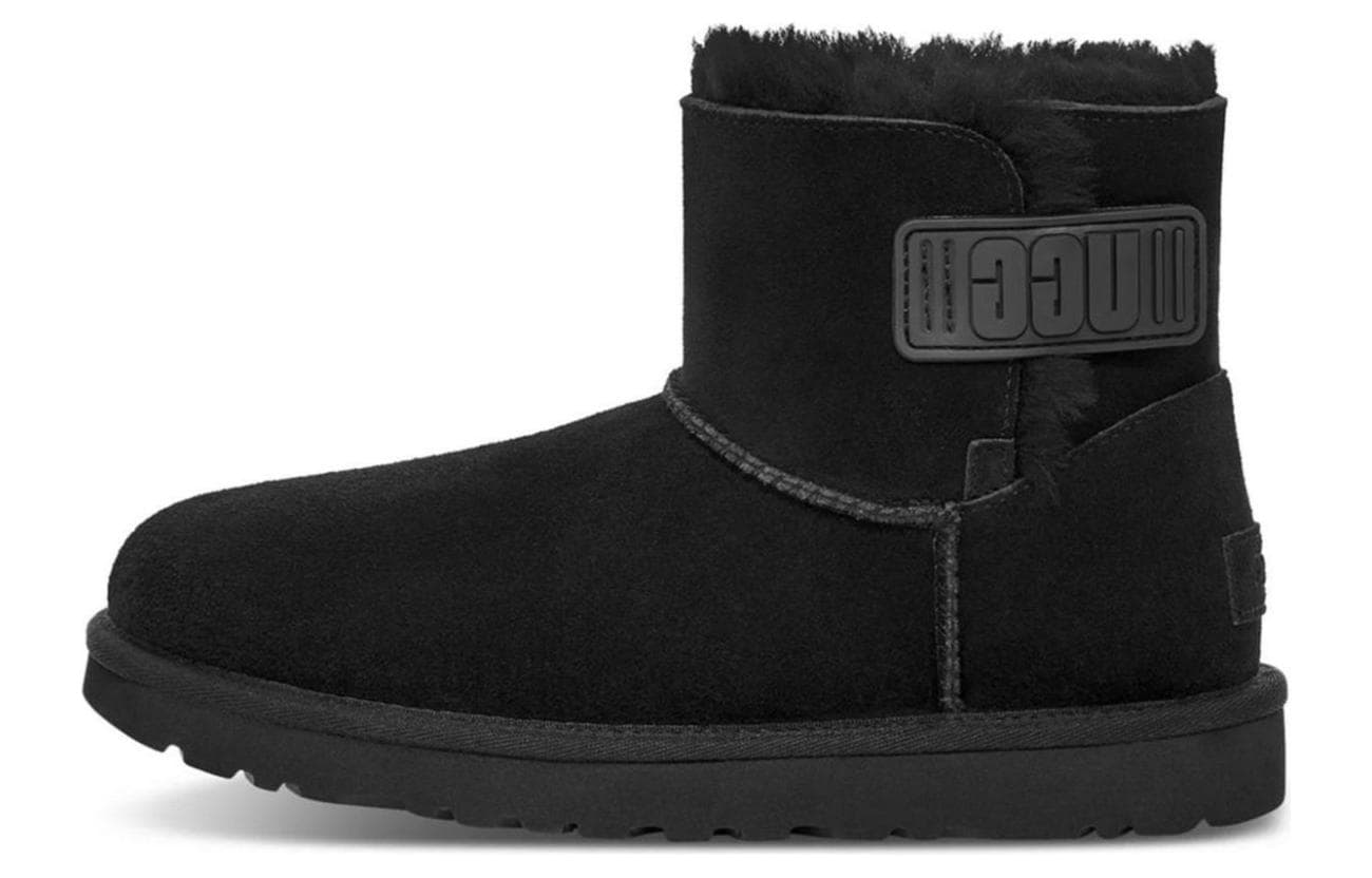 UGG Bailey Round Toe Short Boot Black