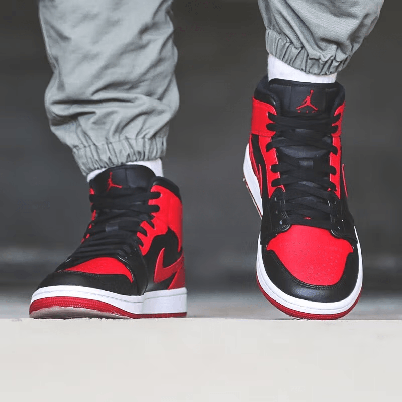 Jordan Air Jordan 1 Mid "Banned" GS — фото 4