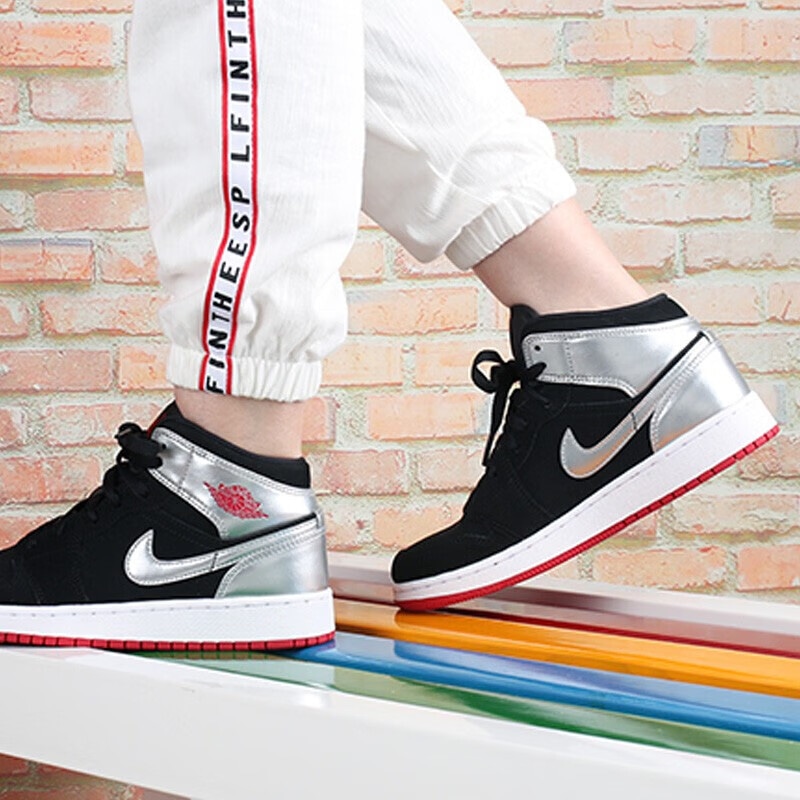 Jordan Air Jordan 1 Mid GS — фото 4
