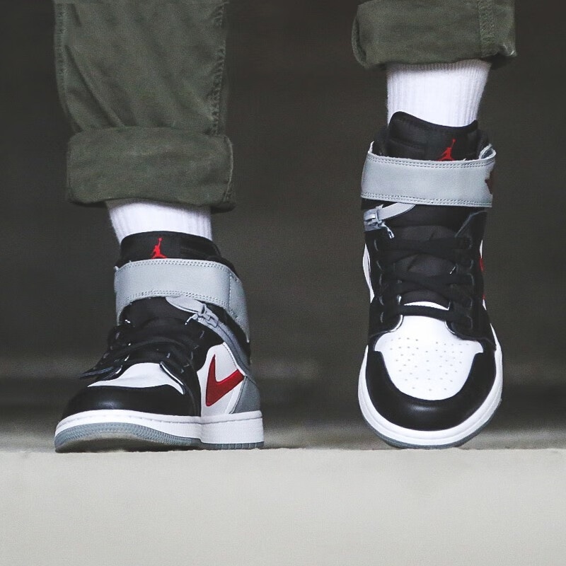Jordan Air Jordan 1 High FlyEase GS — фото 4