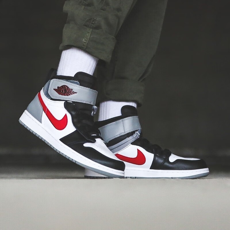 Jordan Air Jordan 1 High FlyEase GS — фото 3
