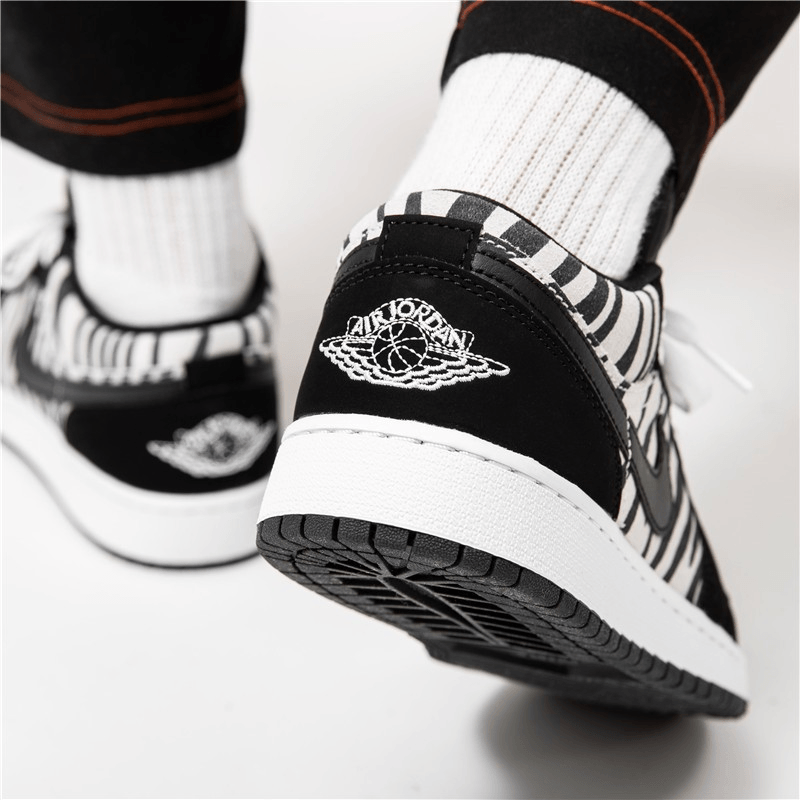 Jordan Air Jordan 1 Low Zebra GS — фото 6