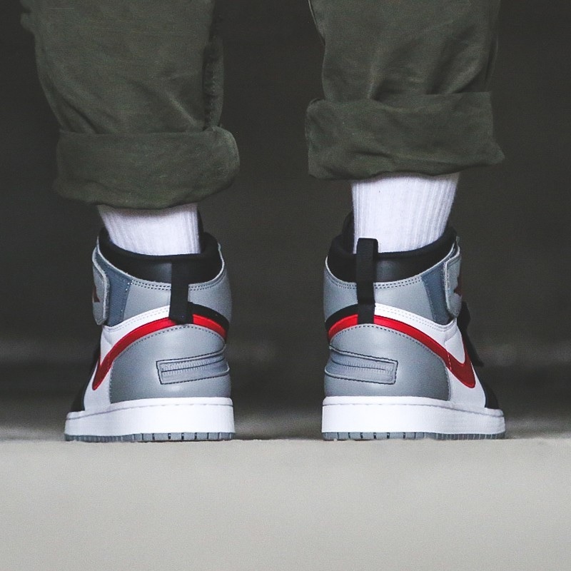 Jordan Air Jordan 1 High FlyEase GS — фото 5