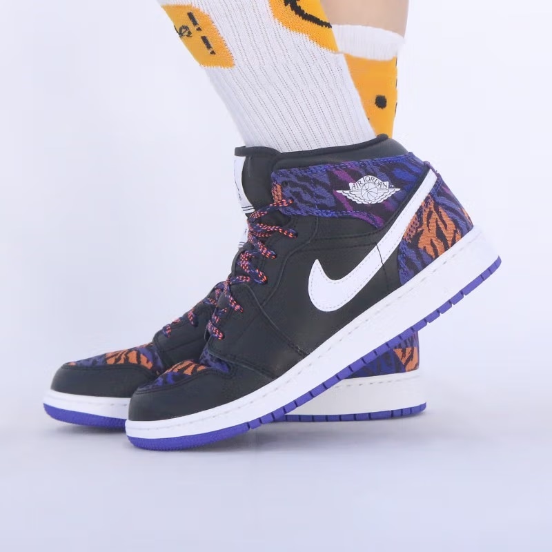 Jordan Air Jordan 1 Mid GS — фото 3