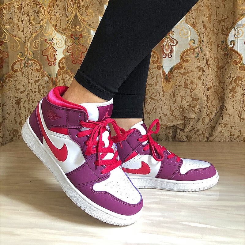 Jordan Air Jordan 1 Mid GS — фото 4