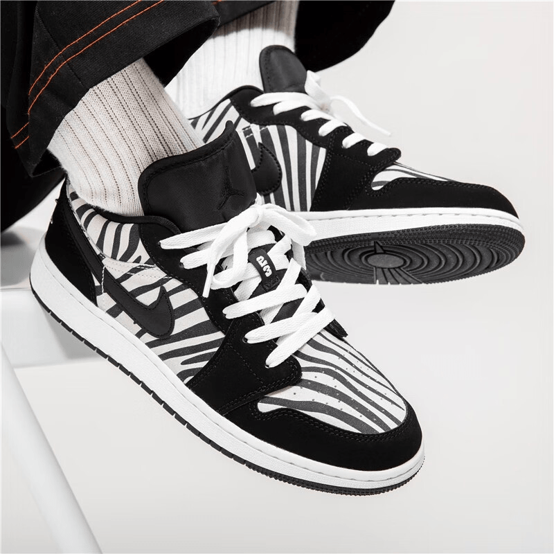 Jordan Air Jordan 1 Low Zebra GS — фото 4