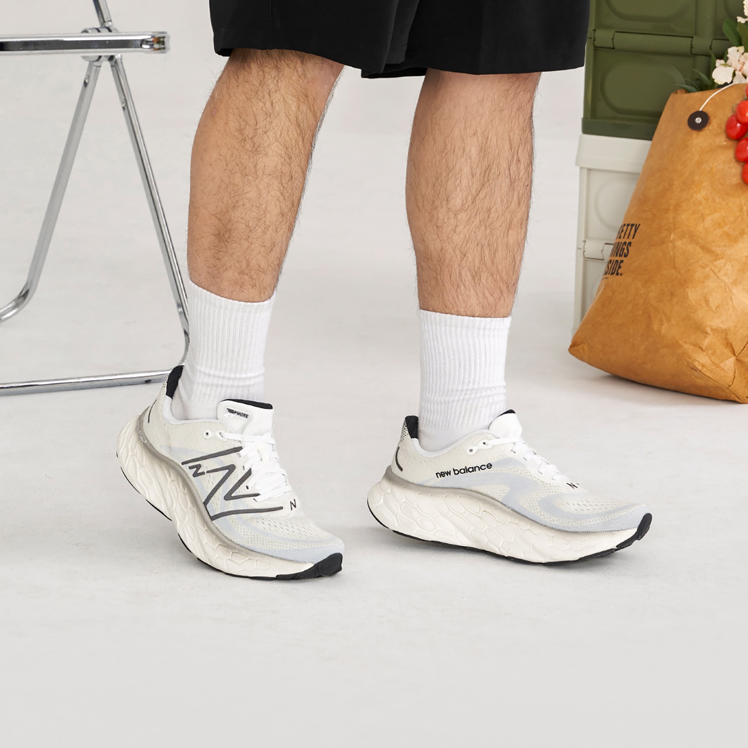New Balance Fresh Foam X More V4 White Black — фото 8