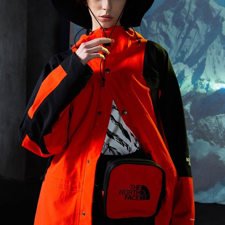 The North Face 1994 Retro Mountain Light Futurelight Jacket Red — фото 2