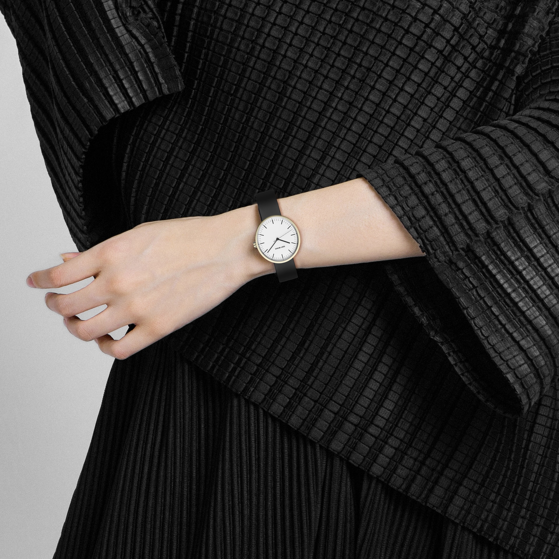 Issey Miyake NYAN703Y — фото 9