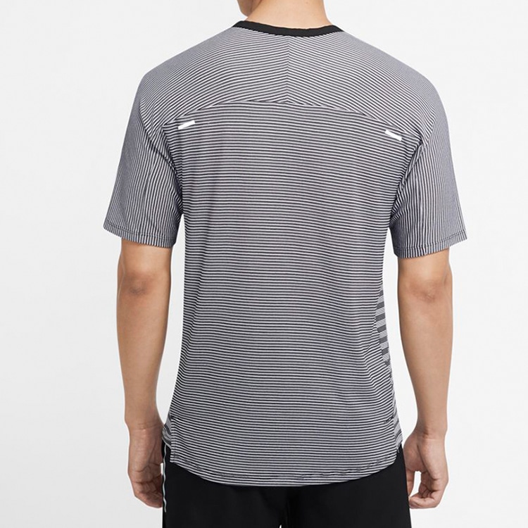Nike TechKnit Future Fast Tee — фото 4