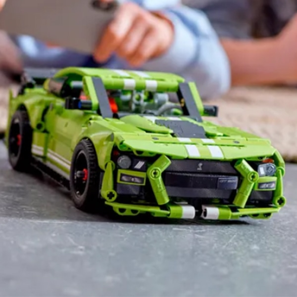 Lego Technic Ford Mustang Shelby GT500 42138 — фото 2