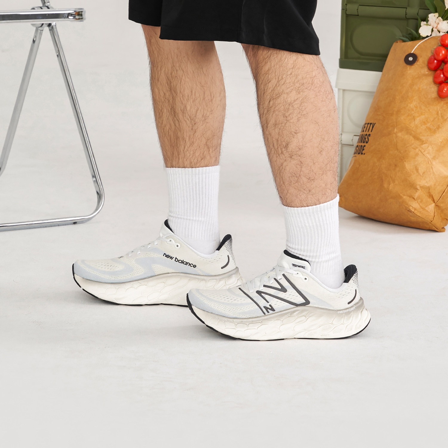 New Balance Fresh Foam X More V4 White Black — фото 6