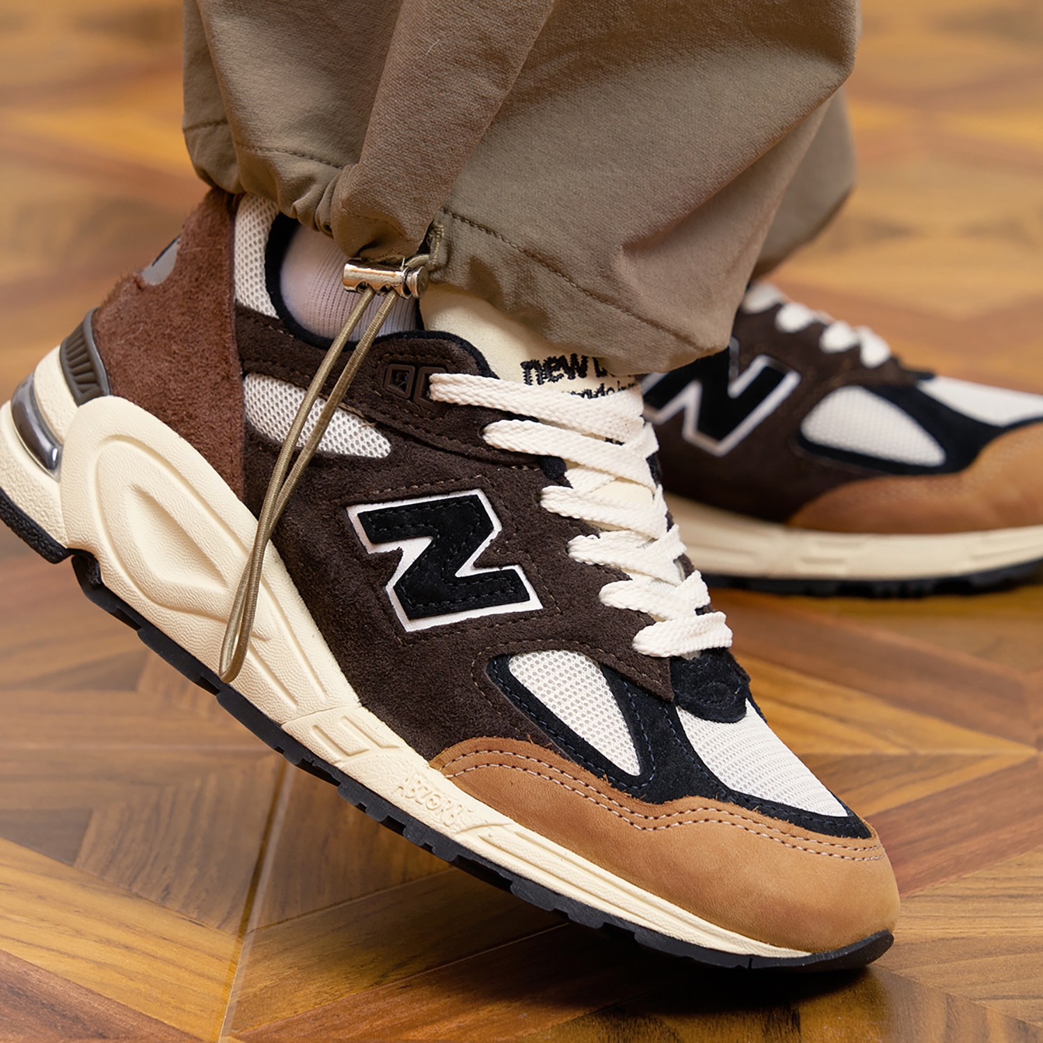 New Balance 990 V2 Brown — фото 8