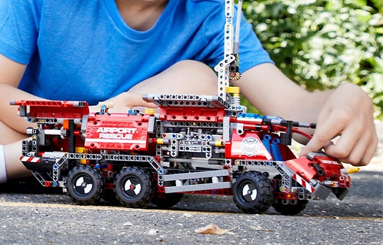 Lego Technic 42068 Airport Rescue Vehicle — фото 3