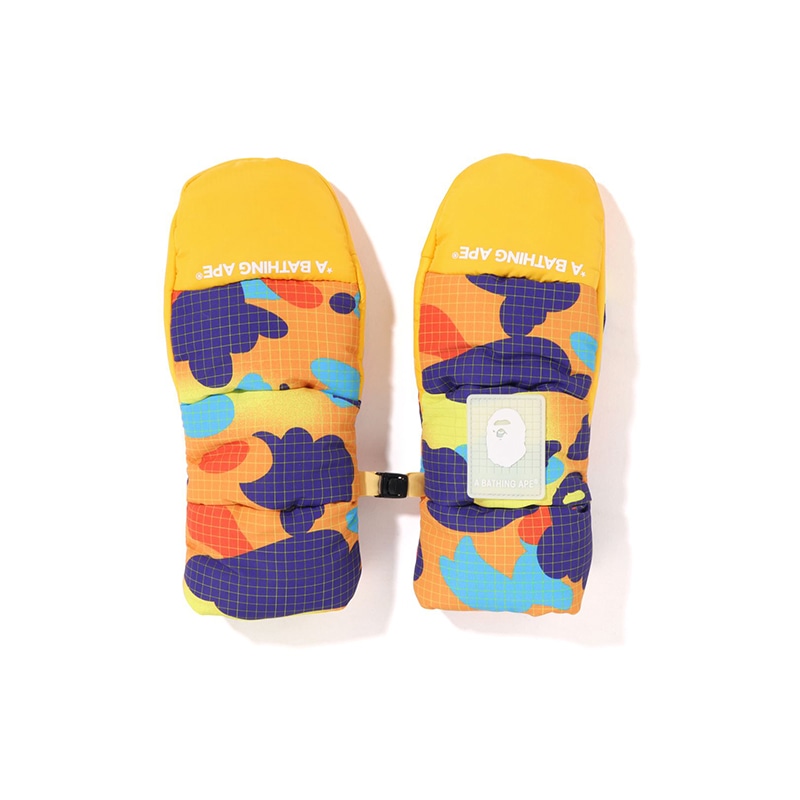 A BATHING APE Ape Head Mesh Camo Gloves Kids