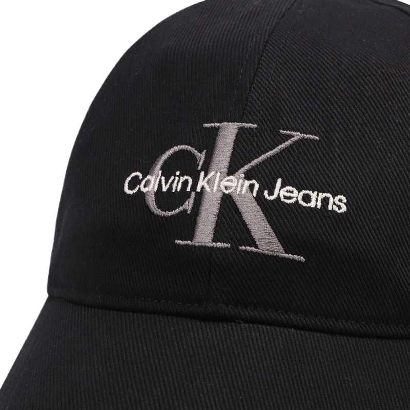 Calvin Klein Jeans — фото 1