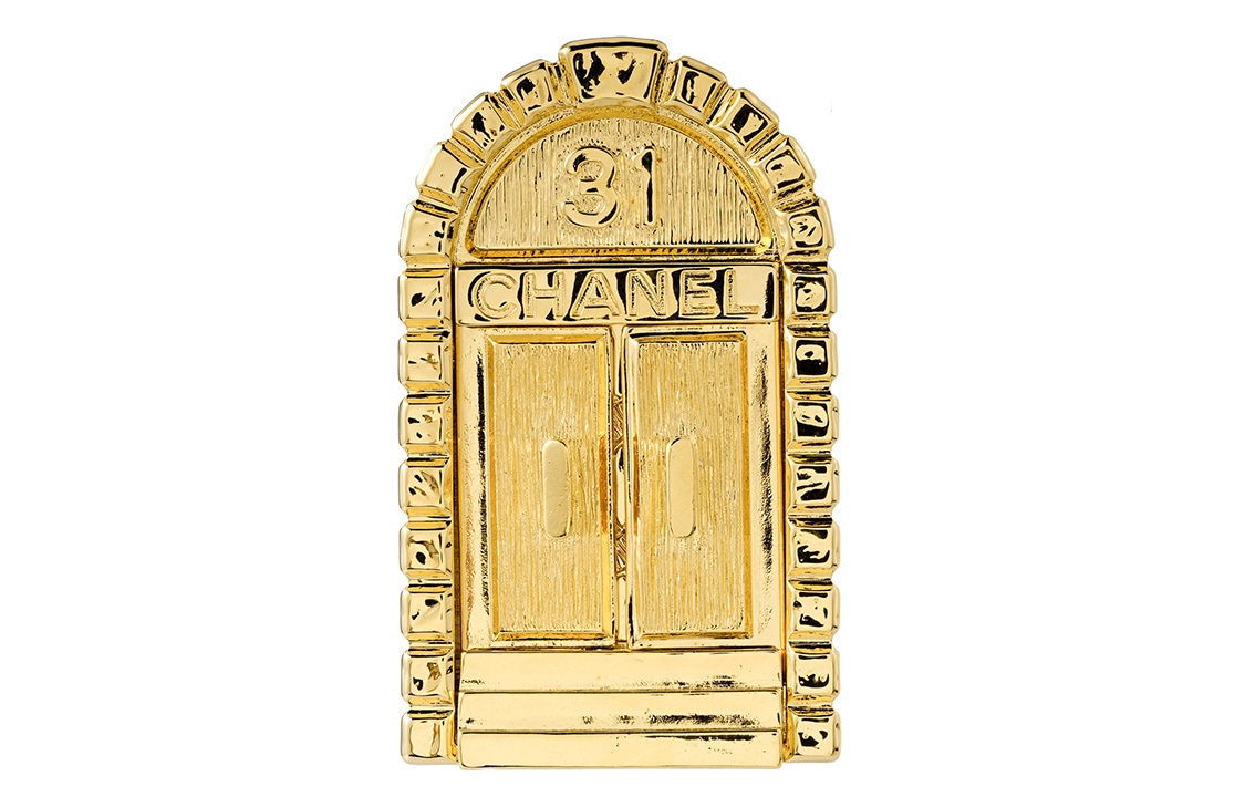 Chanel LOGOC