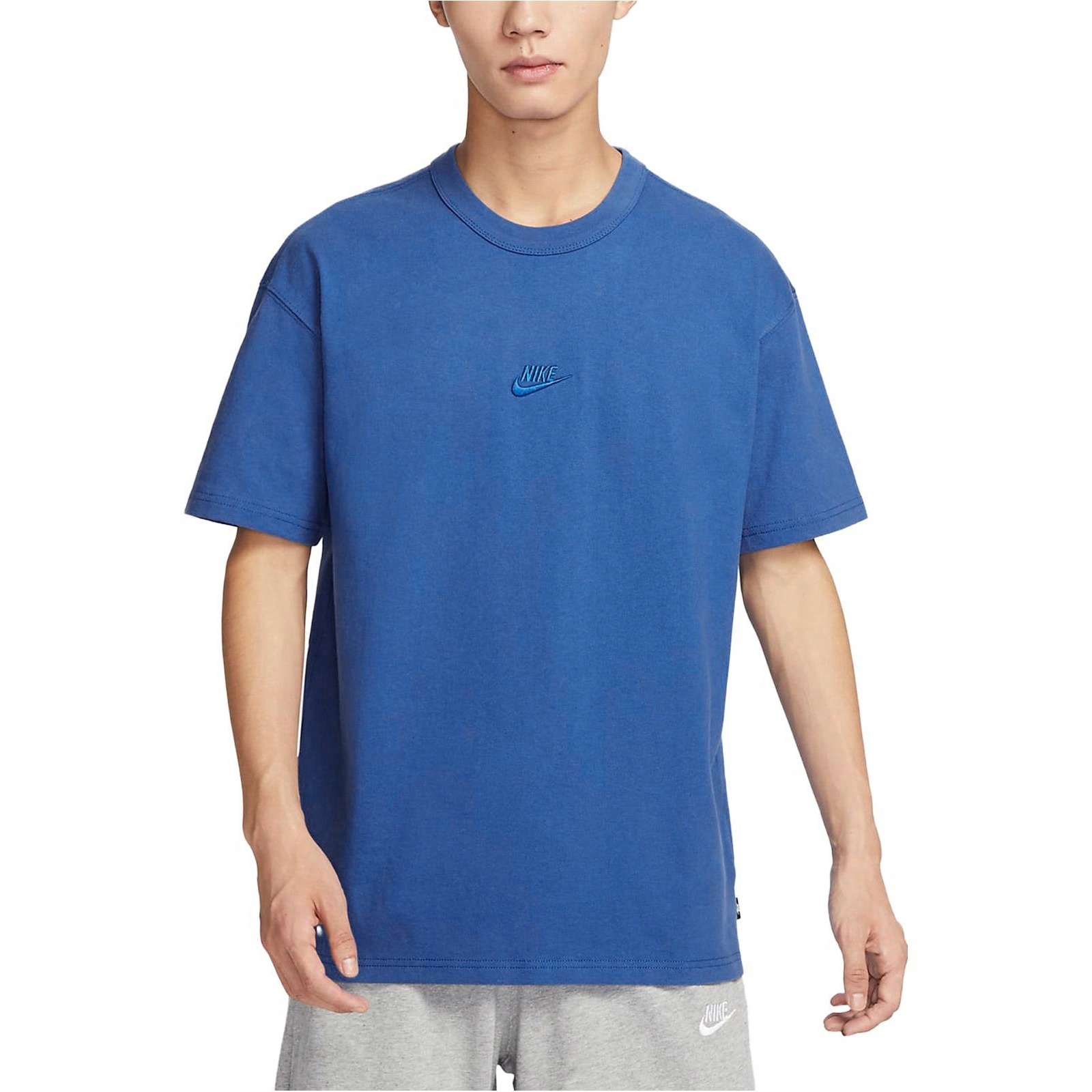 Nike Sportswear Premium Essentials — фото 2