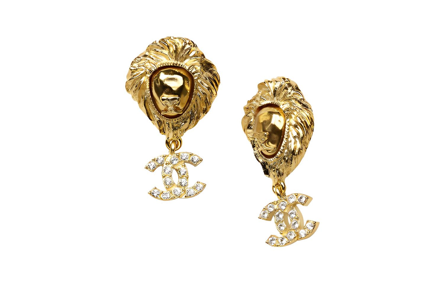 CHANEL Lion Head Pendant Earrings Gold