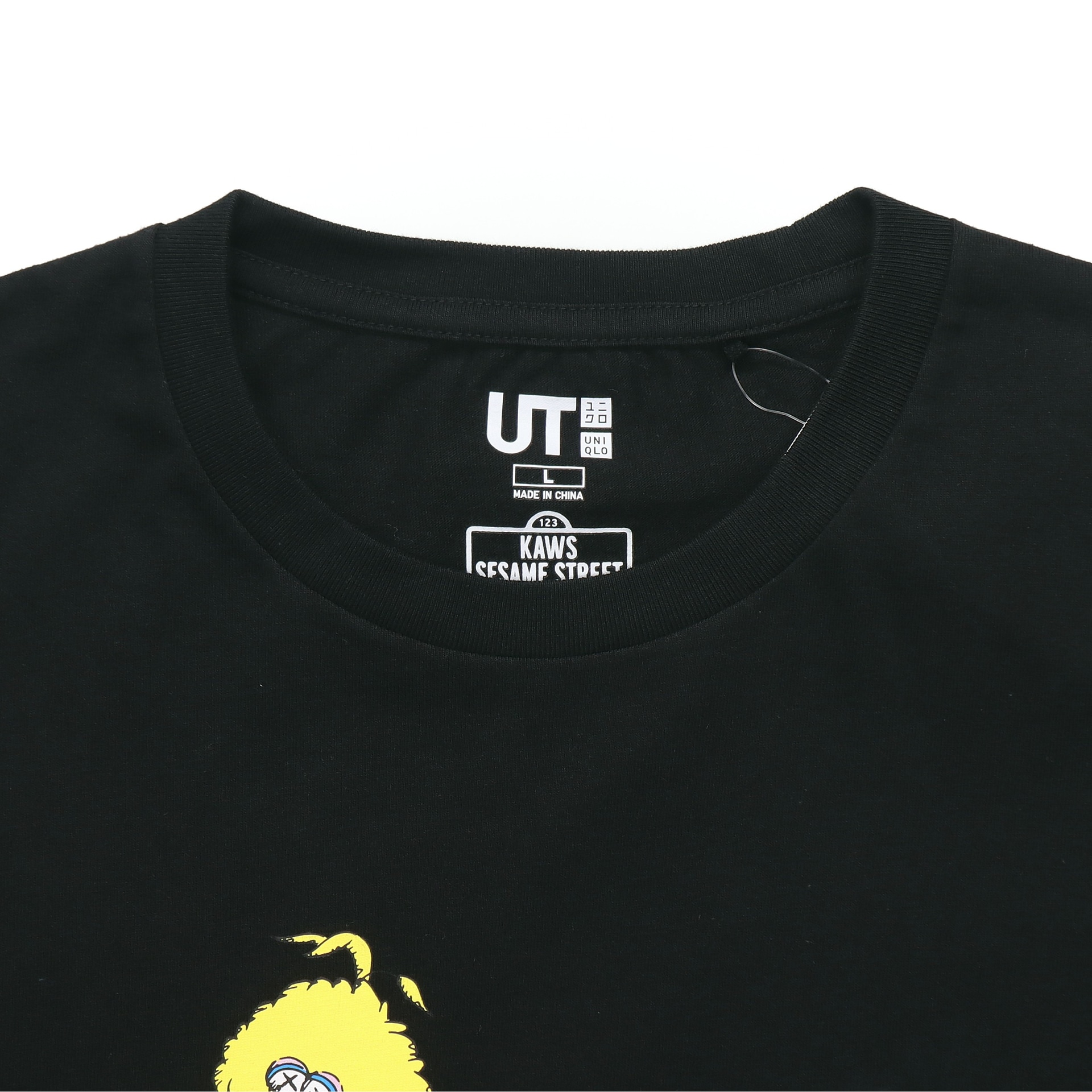 Uniqlo x Kaws x Sesame Street T-Shirt Black — фото 2