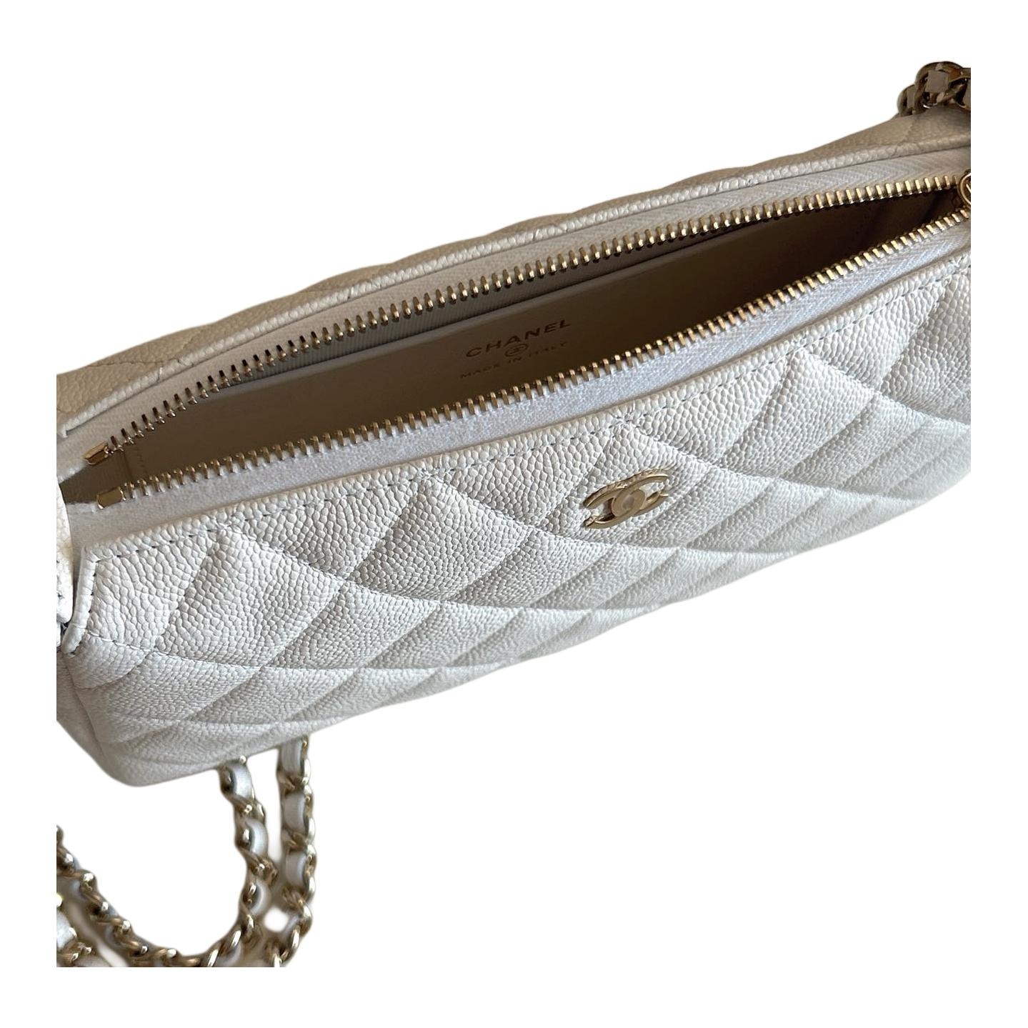 Chanel 25B C Logo HOBO — фото 7