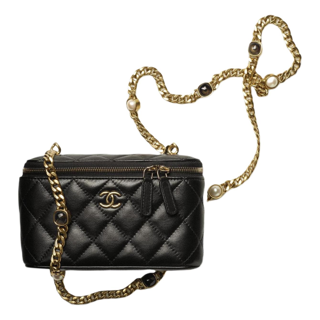 CHANEL 22B Box Bag Black