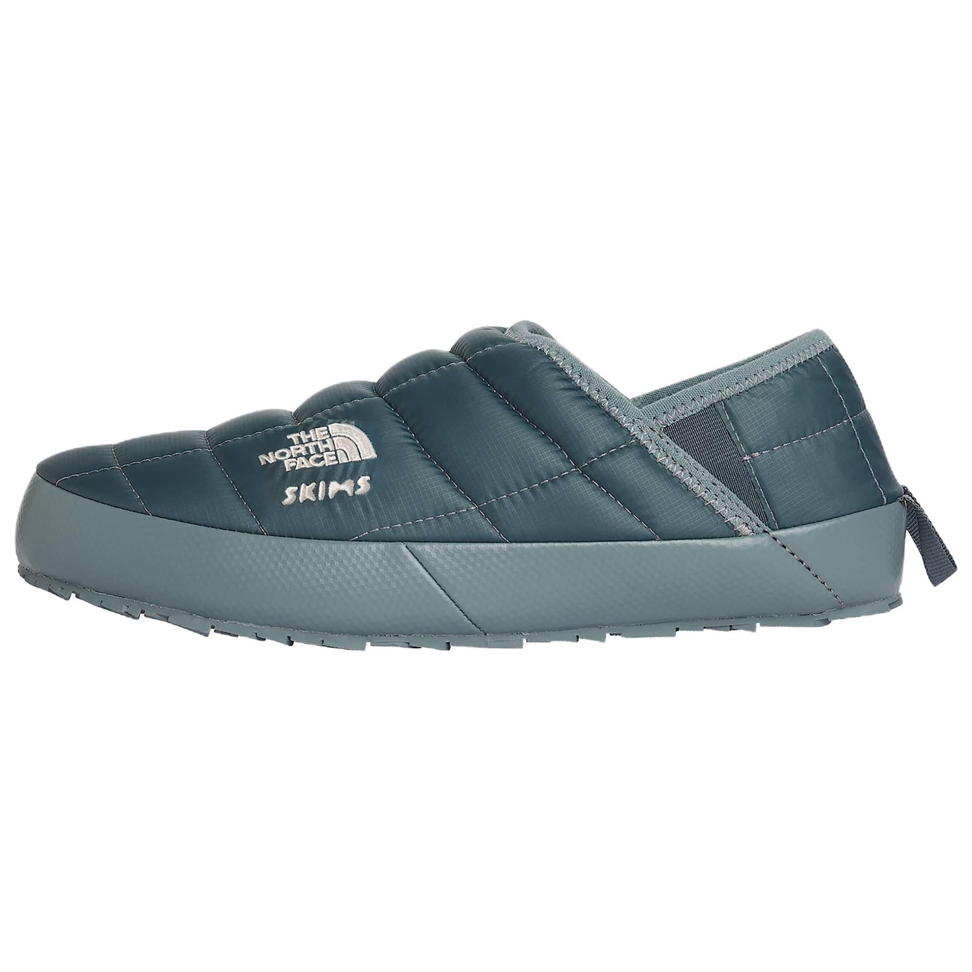 北面/THE NORTH FACE SKIMS x The North Face Thermoball Traction V Mules