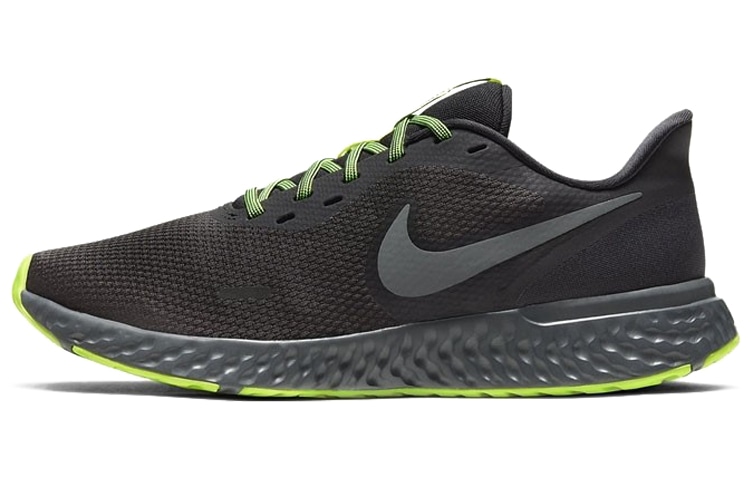 Nike REVOLUTION 5