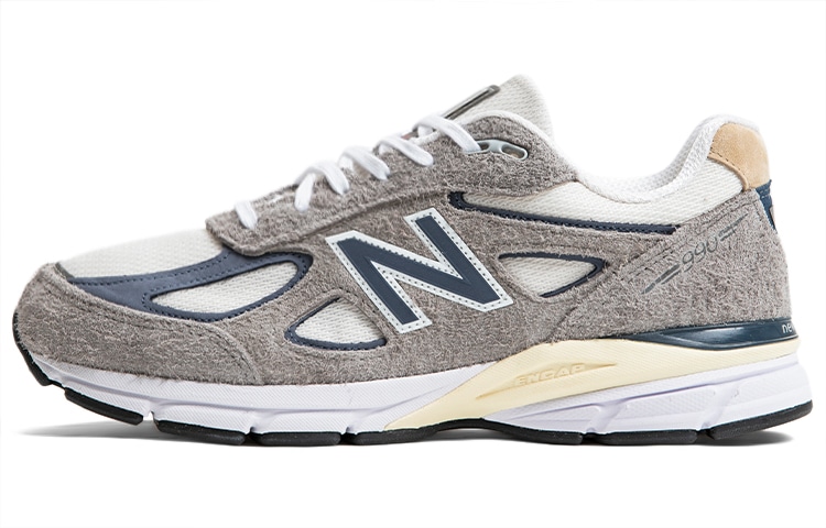 New Balance 990 V4