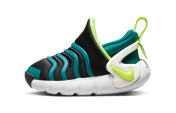 Nike Dynamo GO FlyEase