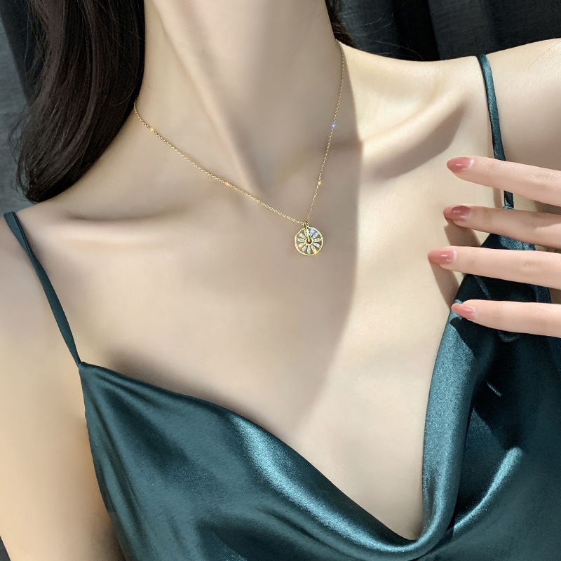 King Of Bling Pinwheel Necklace — фото 1