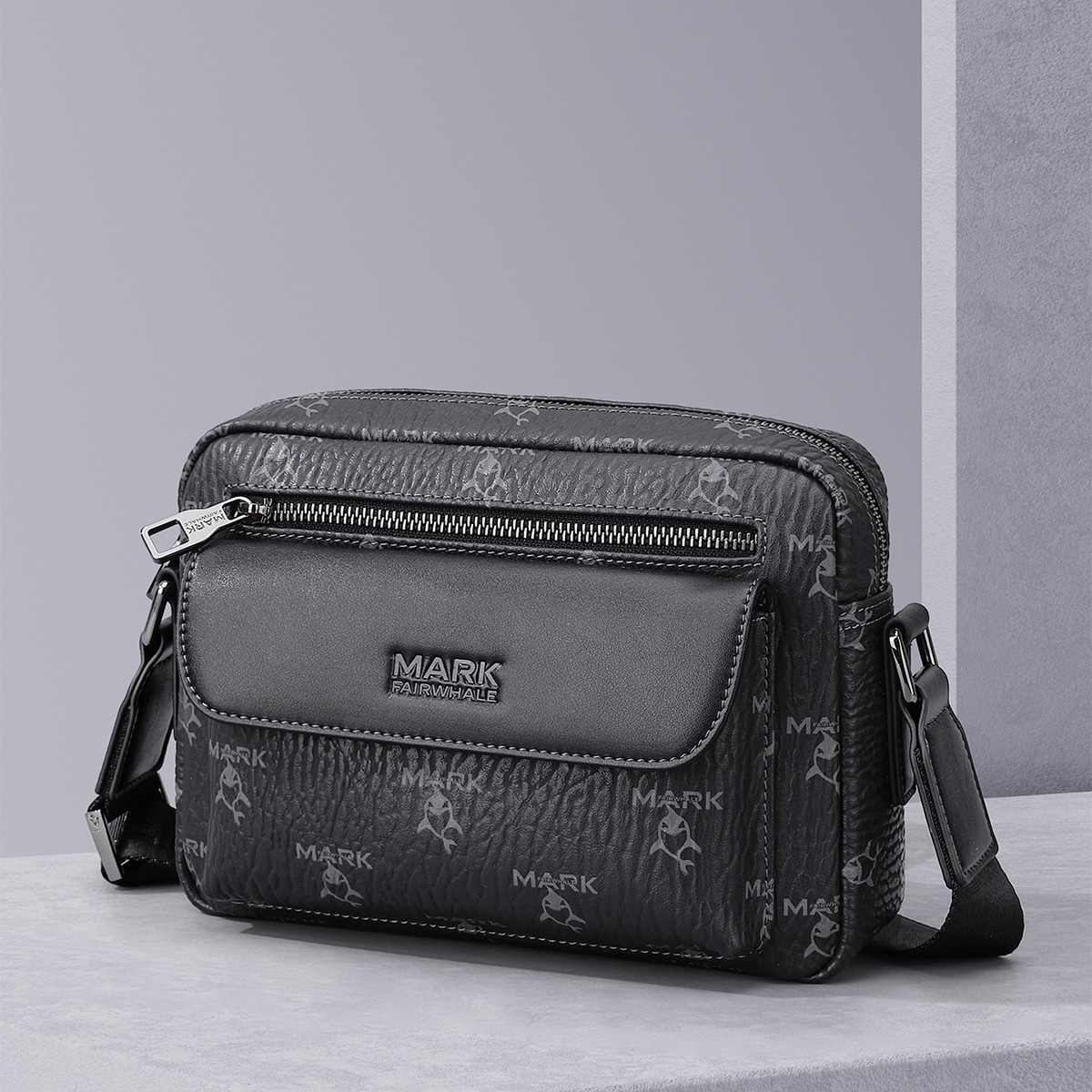 Fairwhale Shark Print Crossbody Bag — фото 1