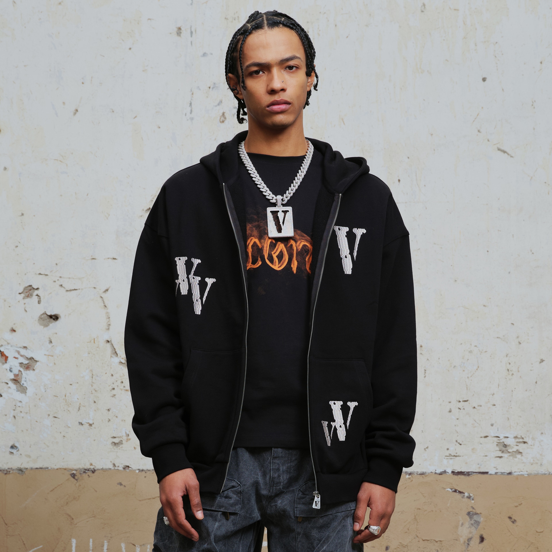 Vlone Logo Embroidered Hoodie Black Silver — фото 6