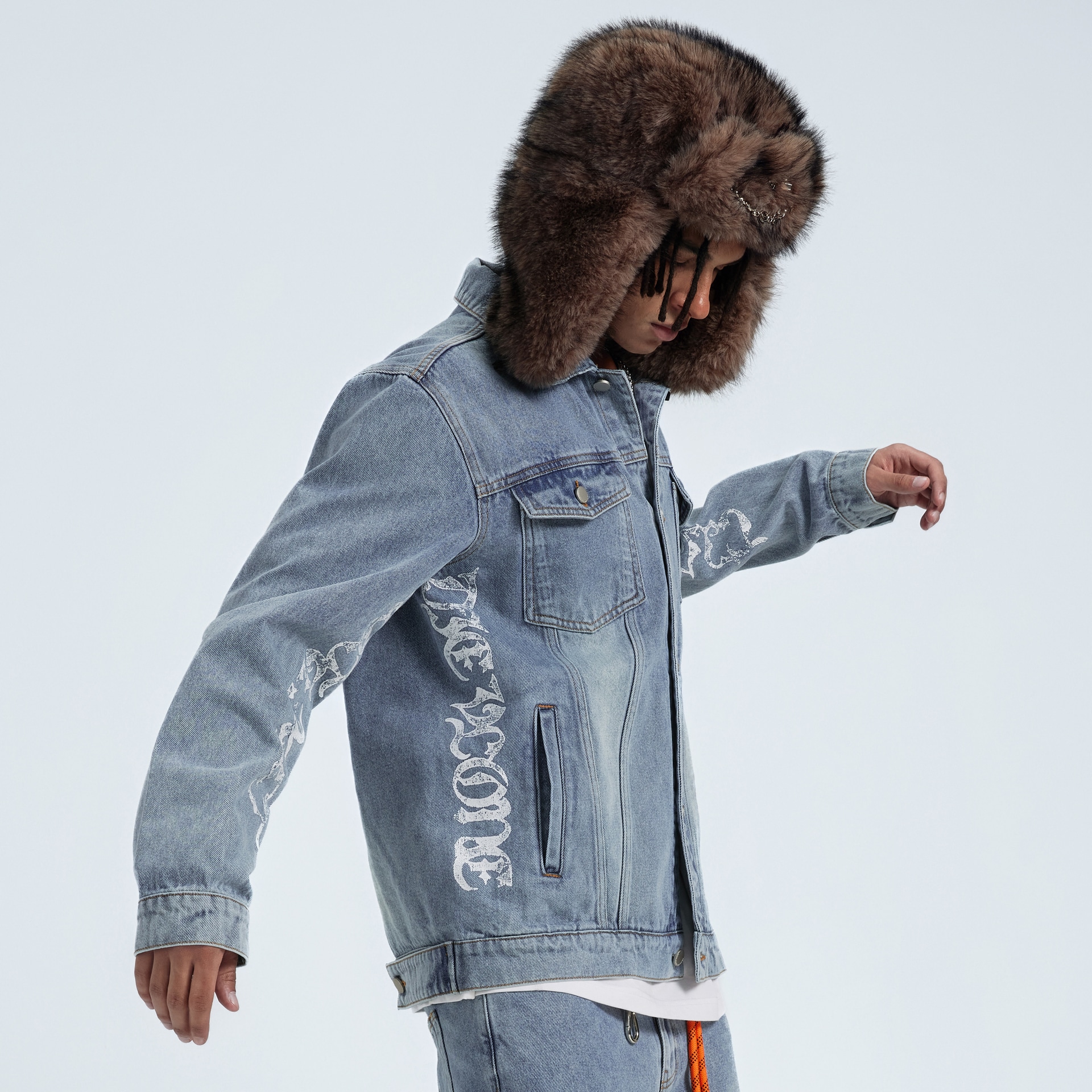Vlone Gothic Logo Denim Jacket — фото 5