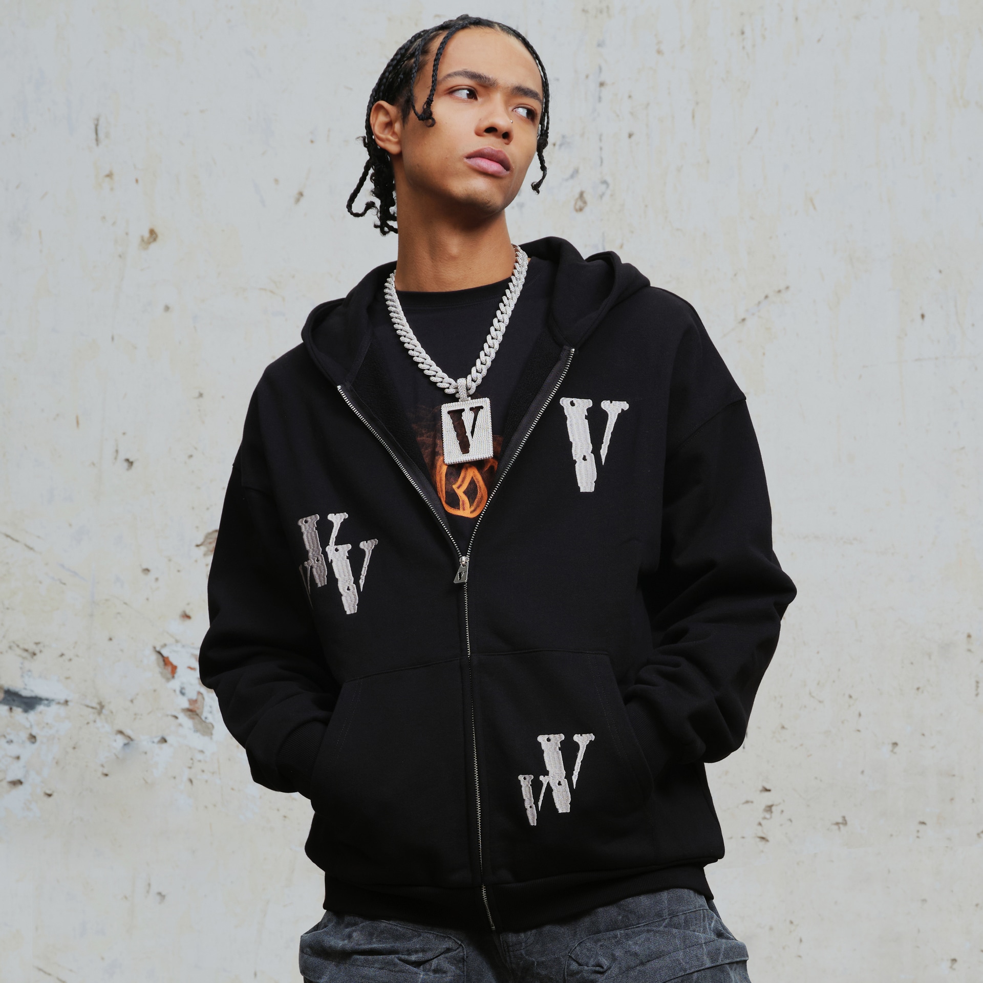 Vlone Logo Embroidered Hoodie Black Silver — фото 2