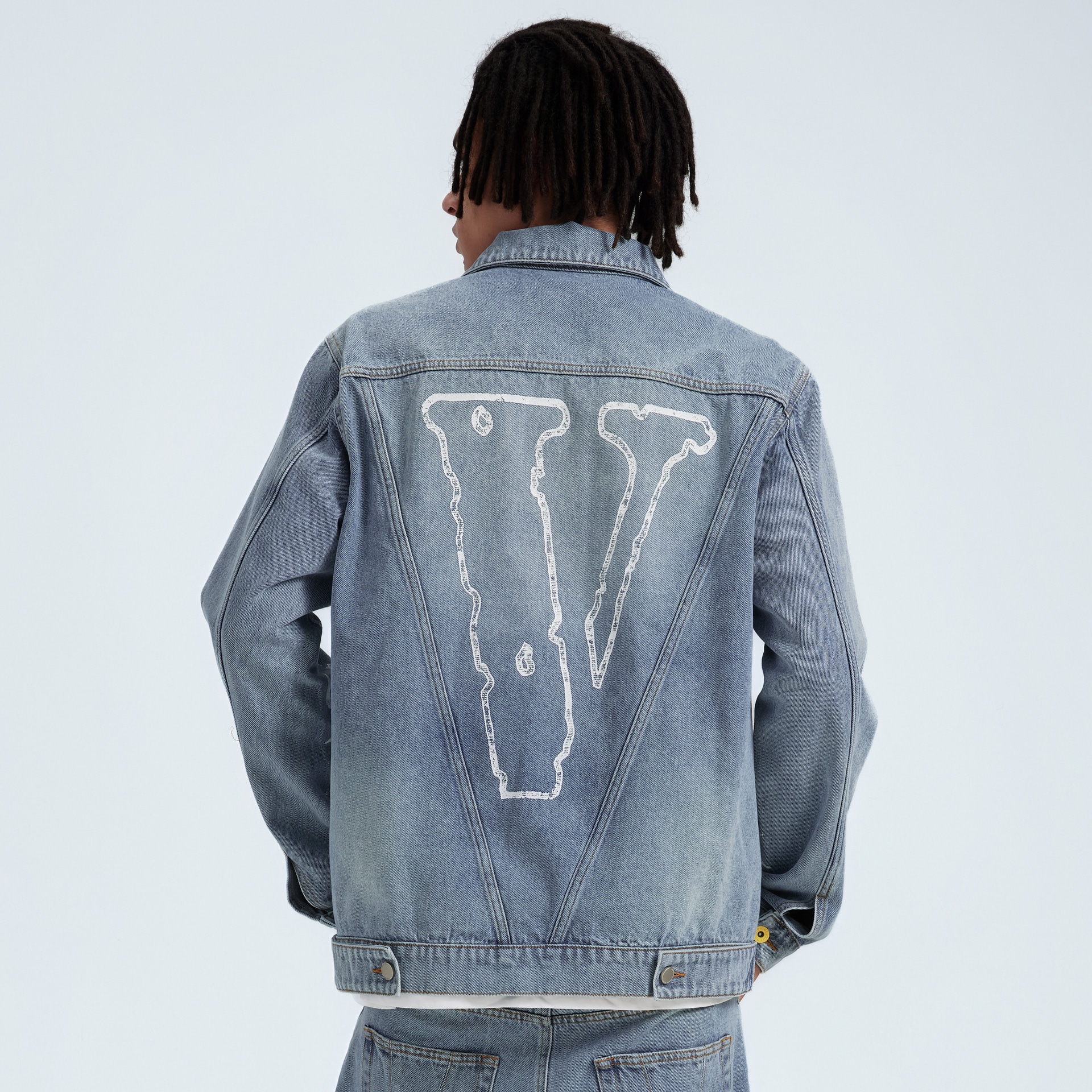 Vlone Gothic Logo Denim Jacket — фото 6