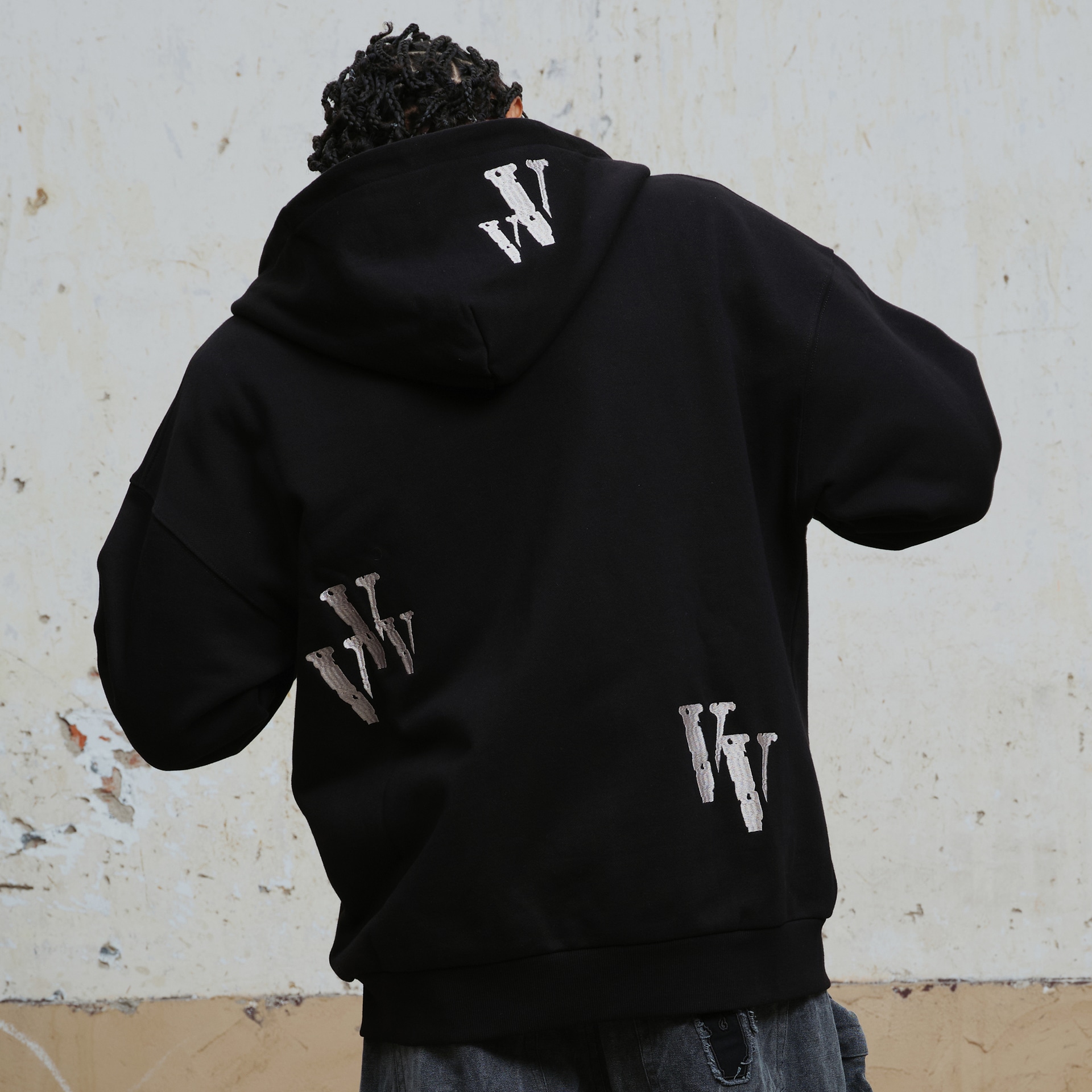 Vlone Logo Embroidered Hoodie Black Silver — фото 5