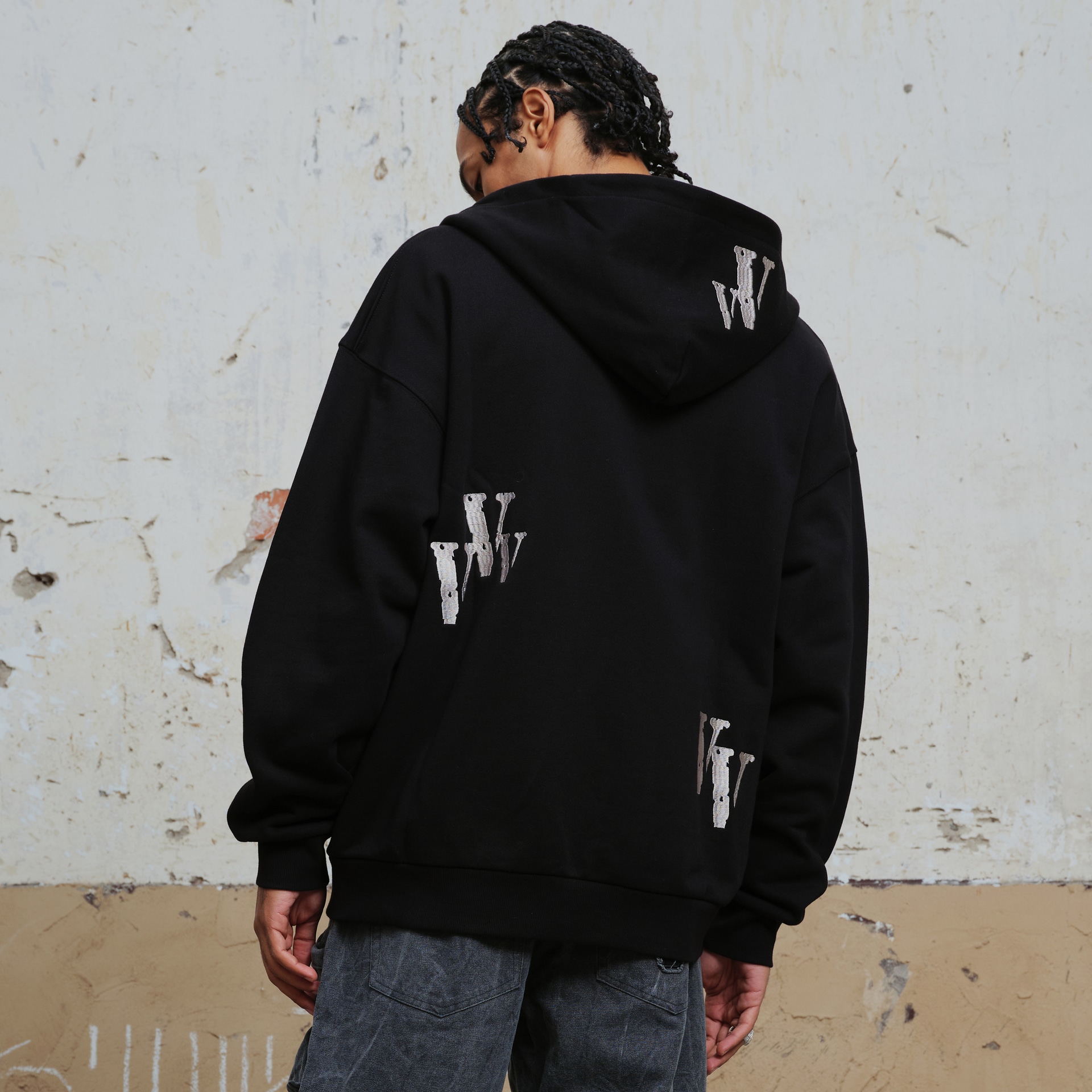 Vlone Logo Embroidered Hoodie Black Silver — фото 3