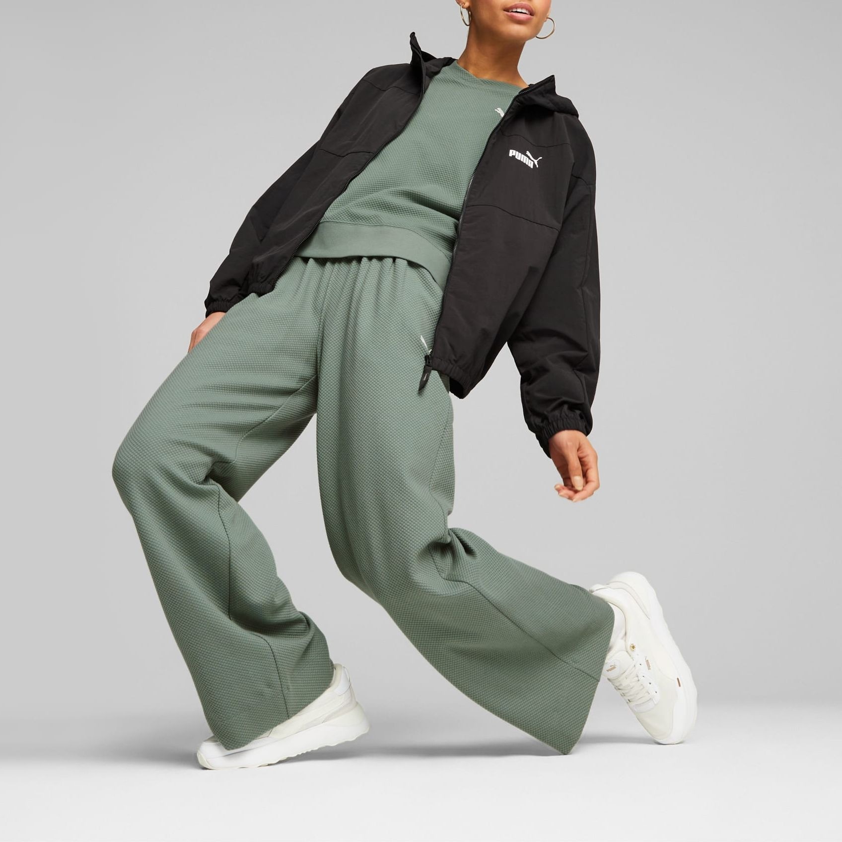 Puma Women's Oversized Hooded Windbreaker — фото 3