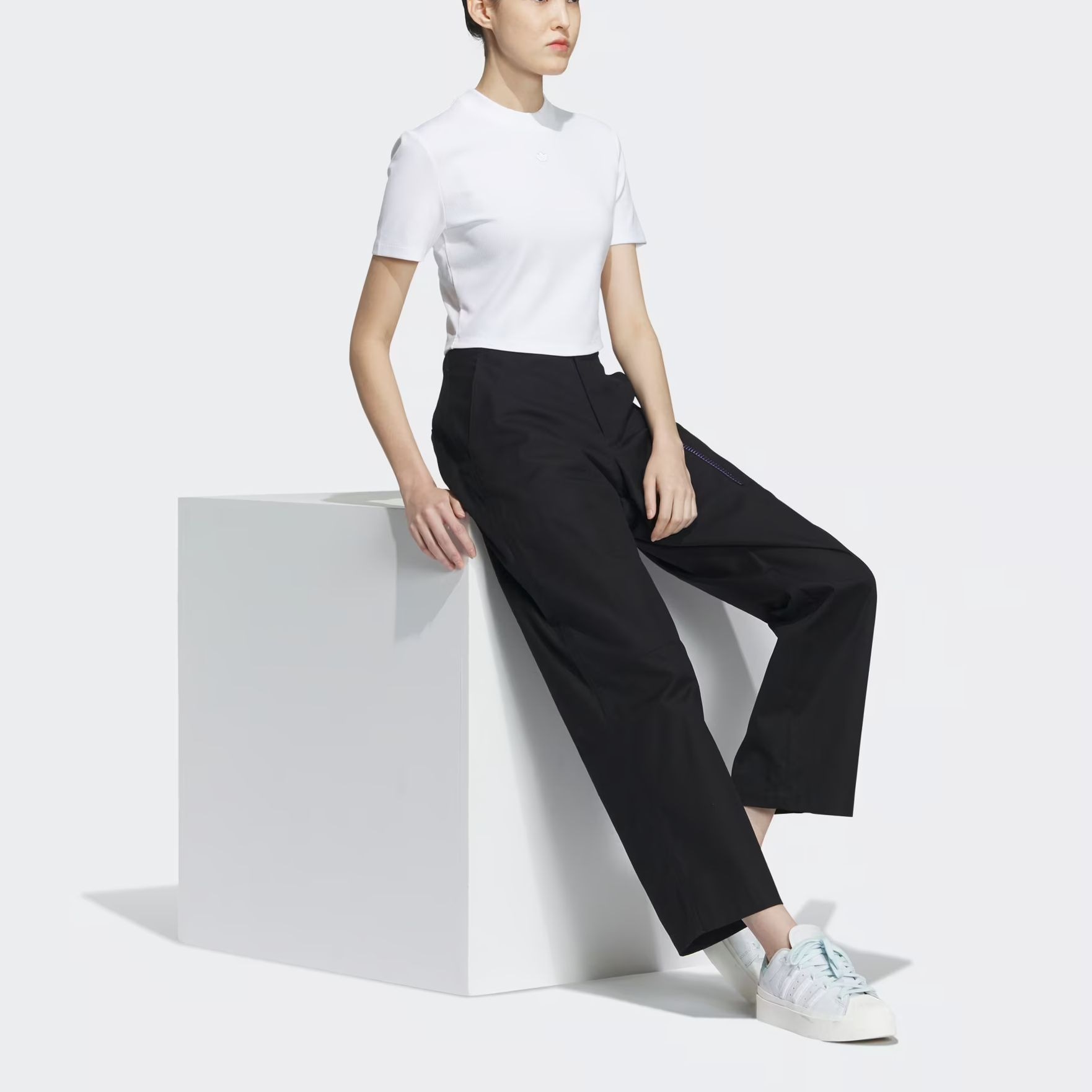 Adidas originals Home of Classics Adiclub Crop Top Logo — фото 3