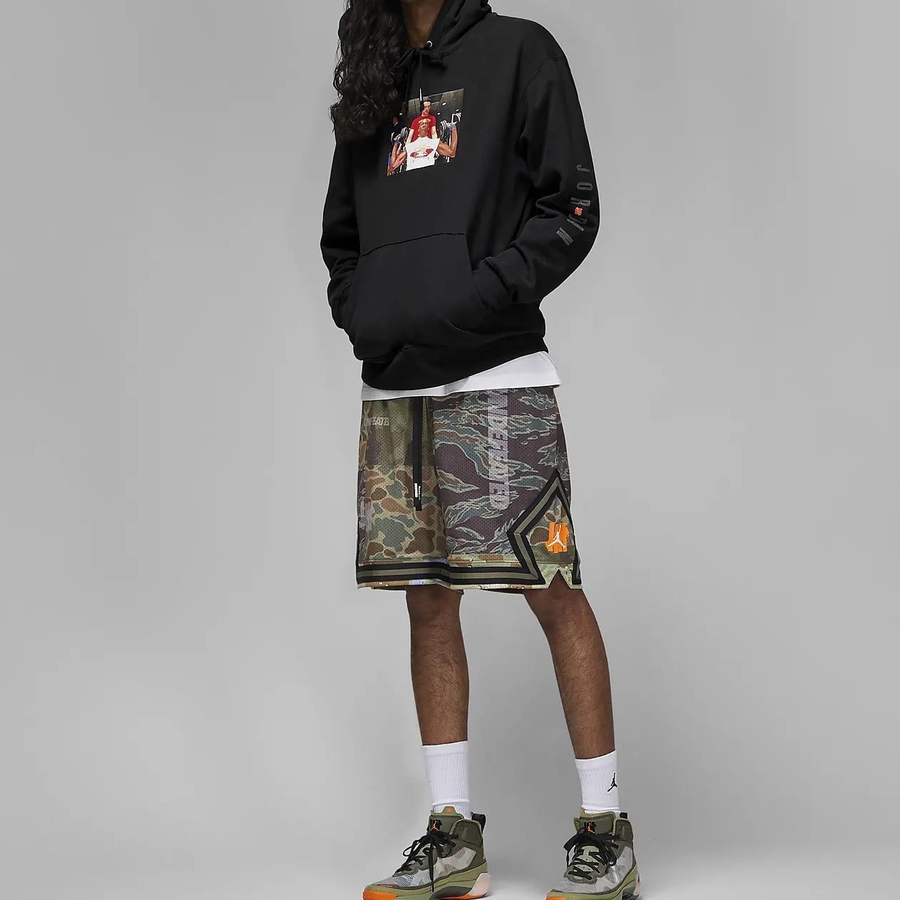 Jordan x UNDEFEATED Hoodie Black — фото 3
