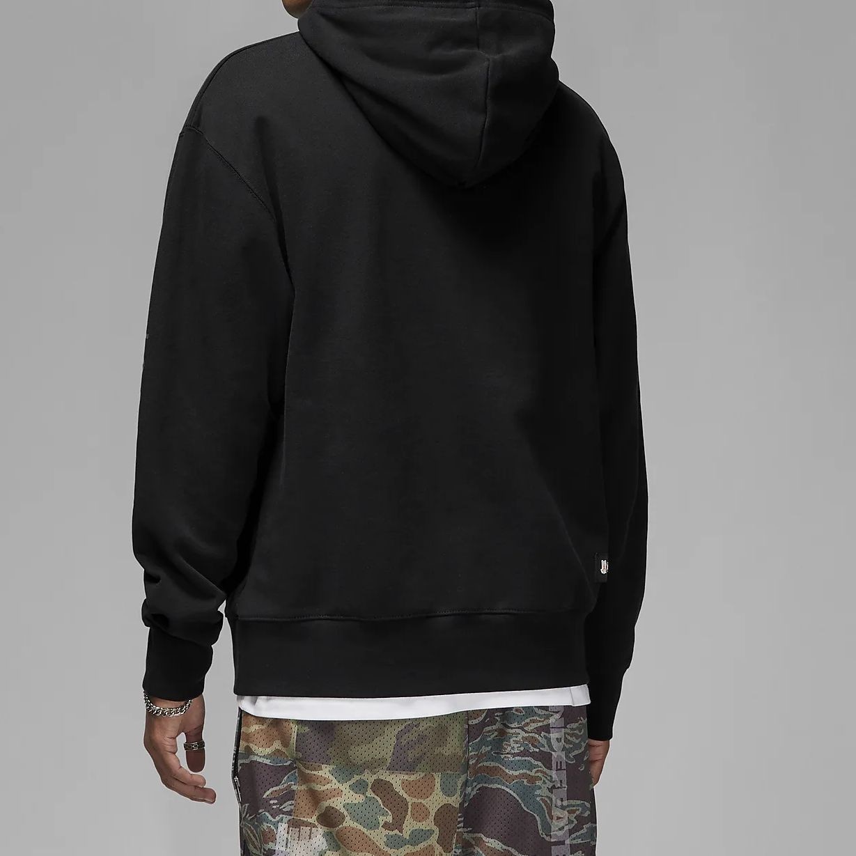 Jordan x UNDEFEATED Hoodie Black — фото 2