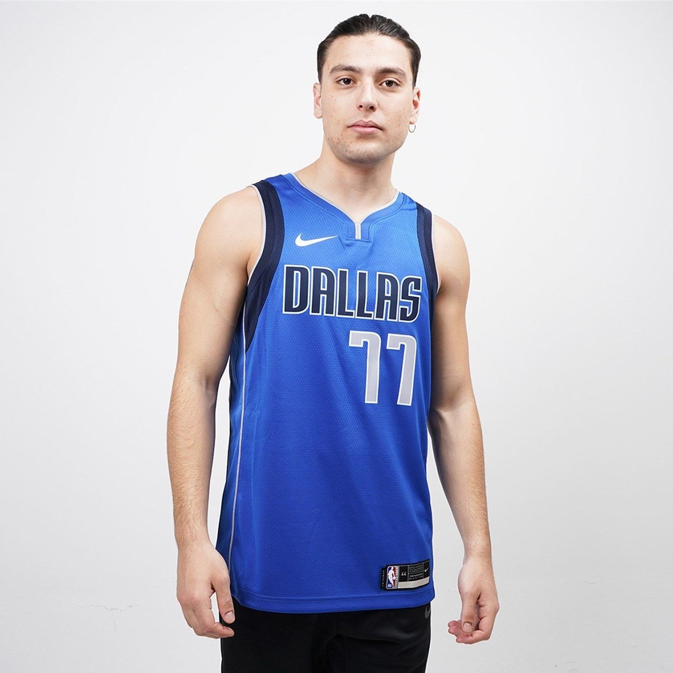 Nike NBA Mavericks Doncic 77 Jersey — фото 4
