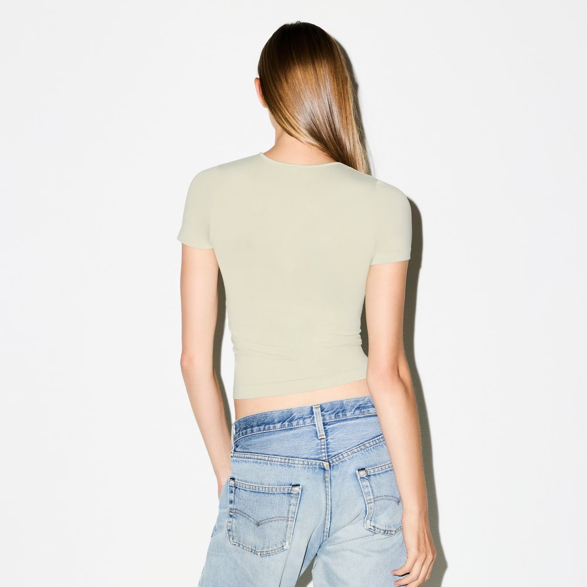 Skims Soft Smoothing Padded T-Shirt — фото 3