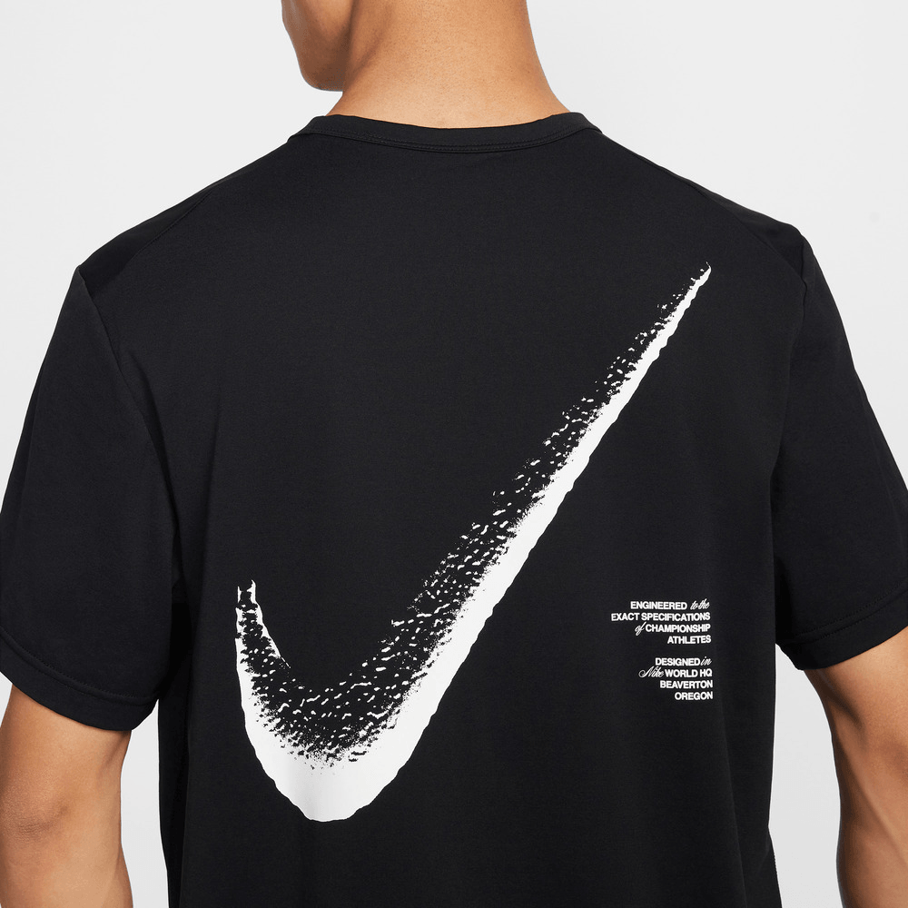 Nike HYVERSE AS M NK DF GFX SS TOP T — фото 5