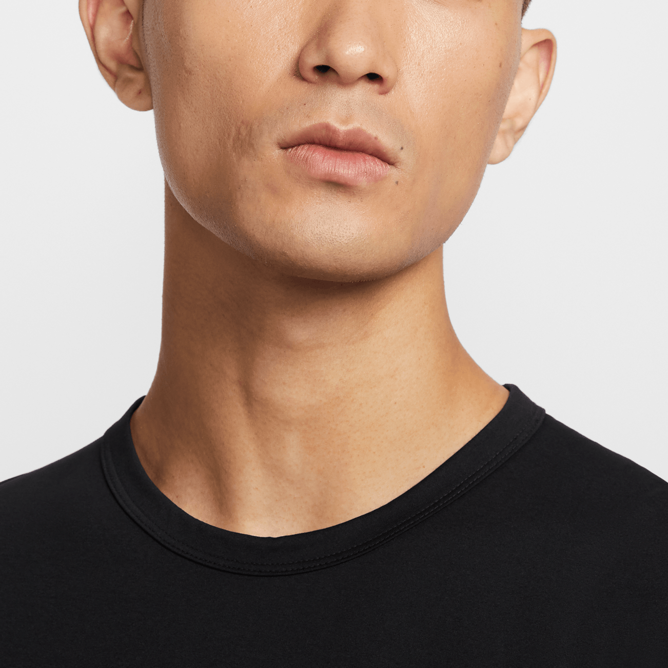 Nike HYVERSE AS M NK DF GFX SS TOP T — фото 6