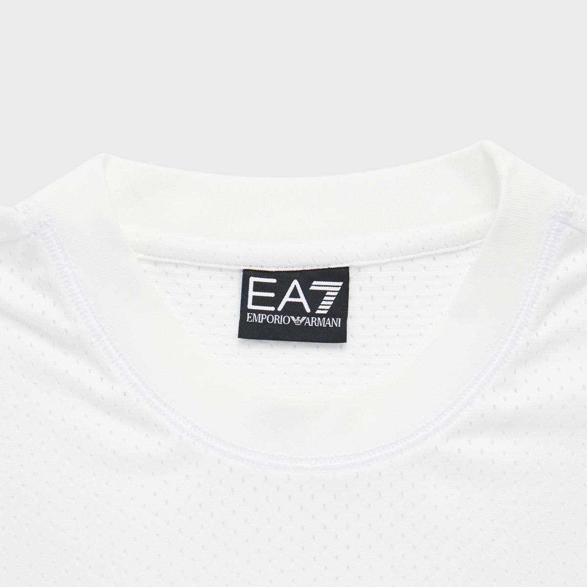 Emporio Armani EA7 SS25 T — фото 7