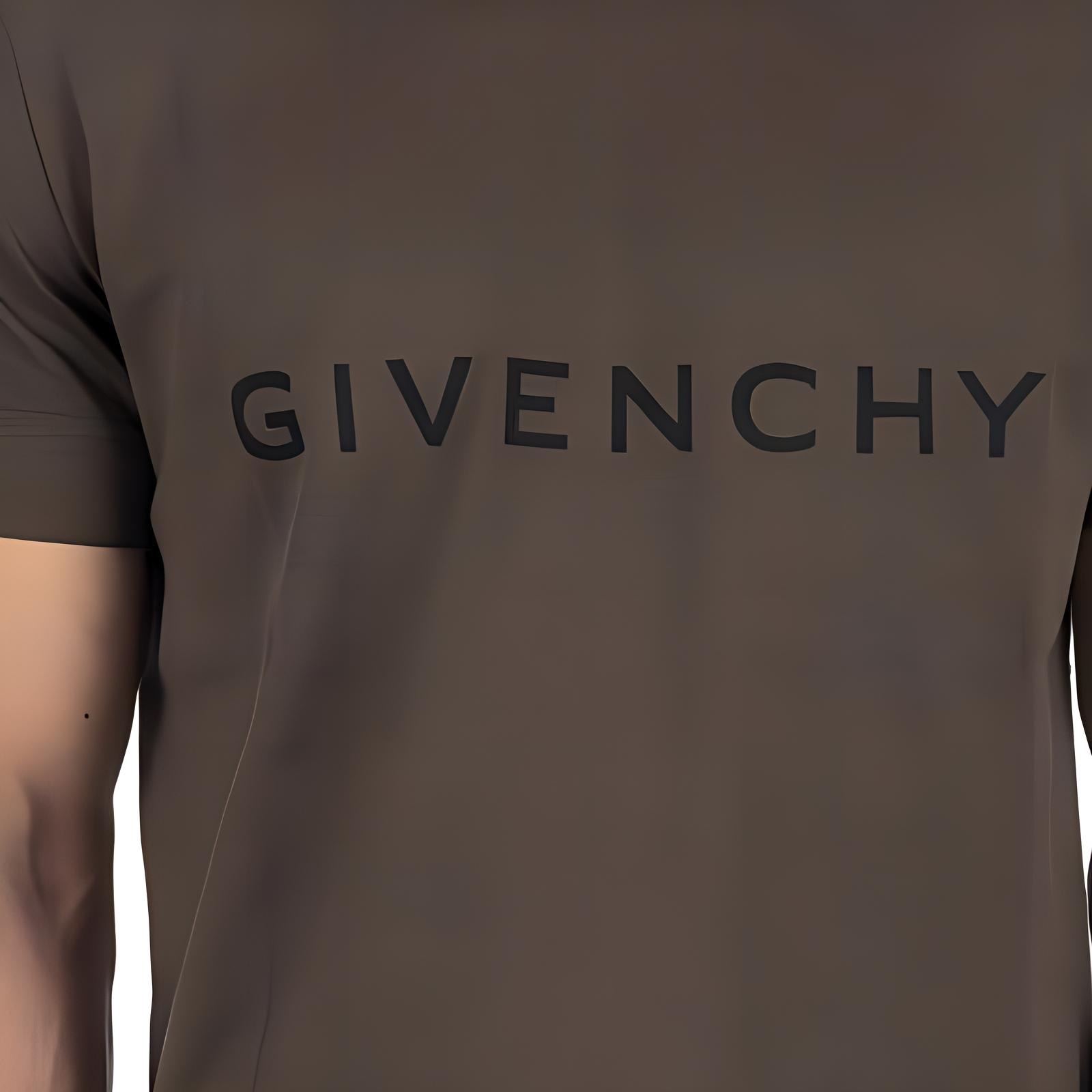 Givenchy T — фото 5