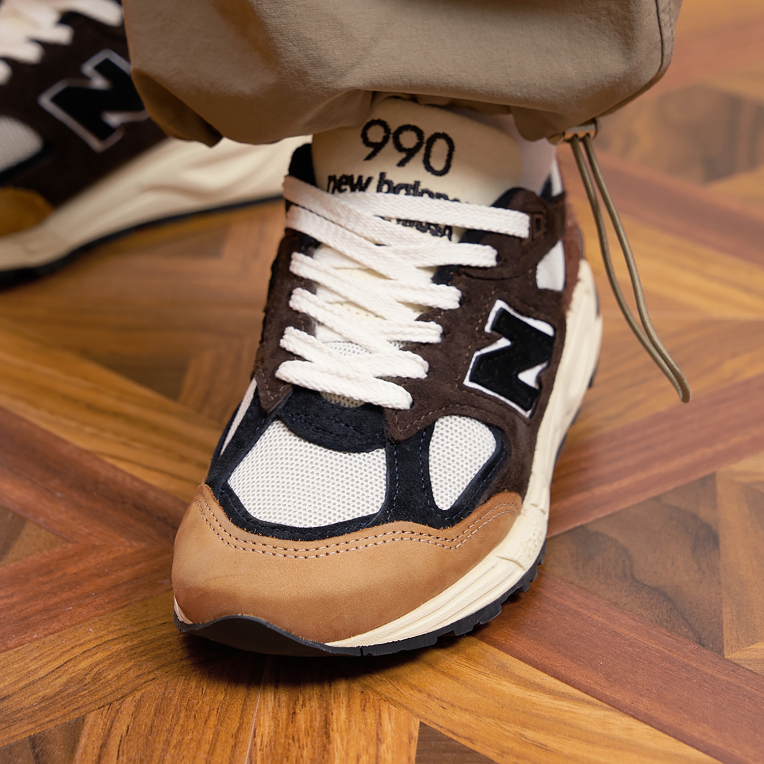 New Balance 990 V2 Brown — фото 9